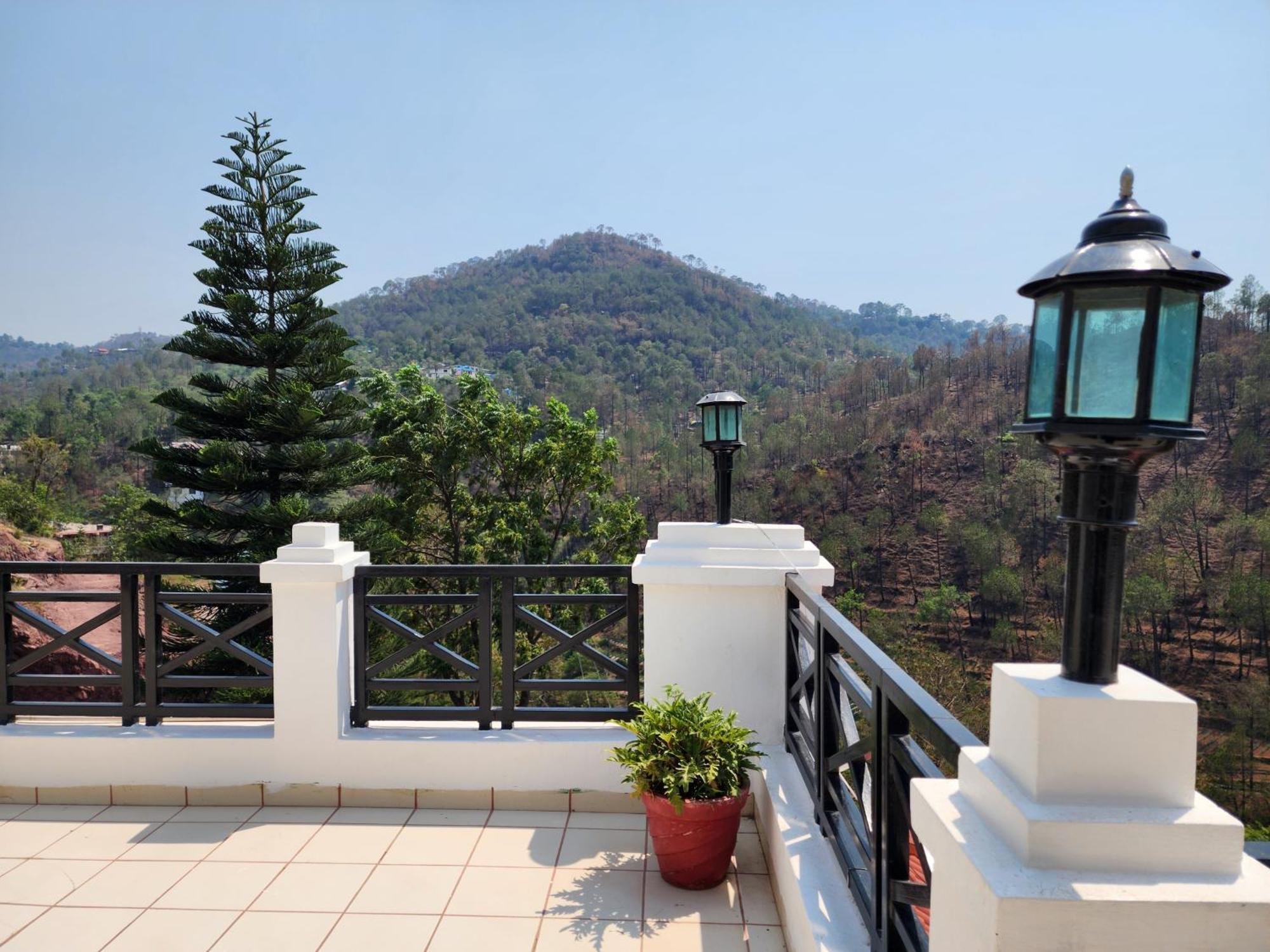 Hotel Royal Ark - Kasauli Eksteriør billede